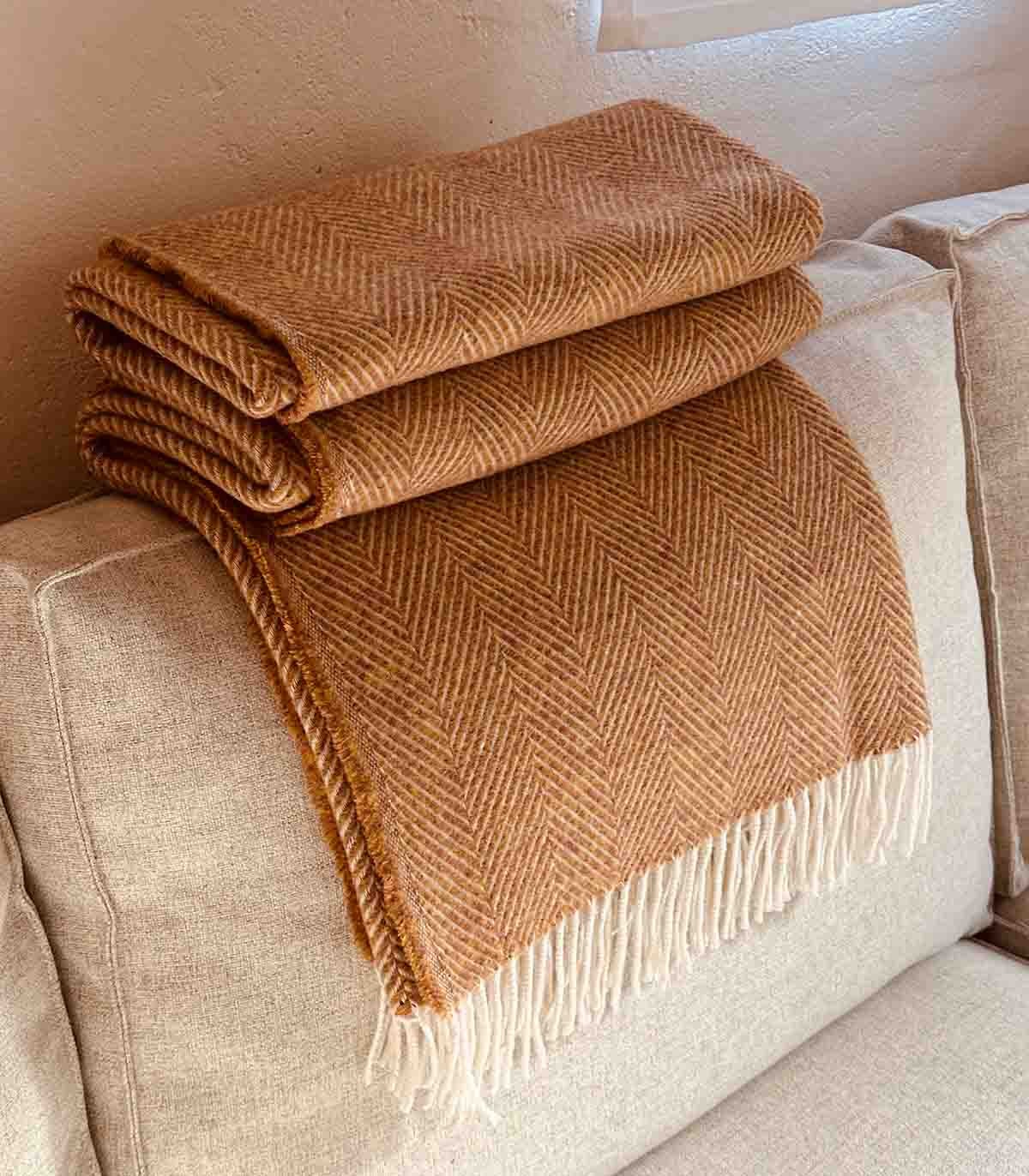Backsattit Herringbone Camel Throw Blanket
