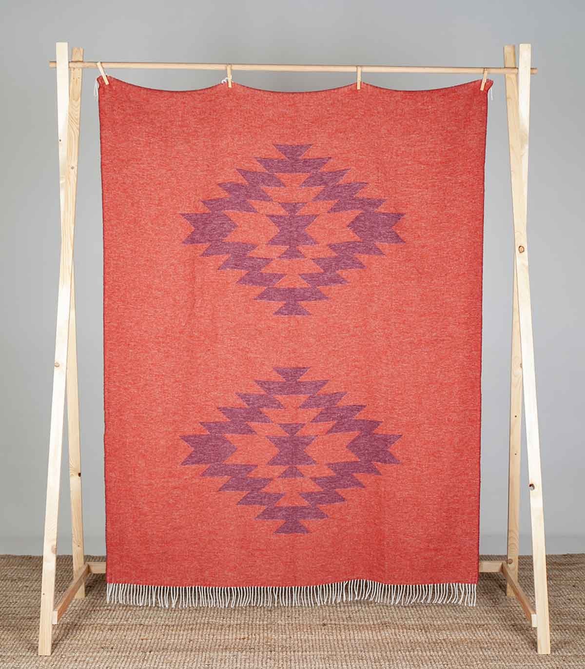 Backsattit Maya Purple Throw Blanket